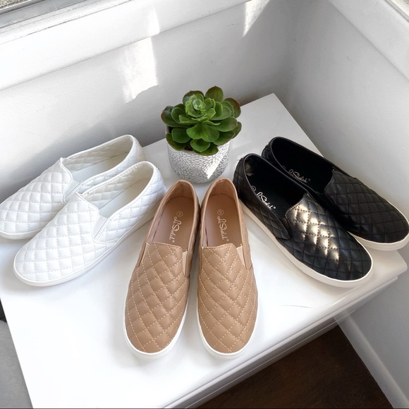 π WHITE QUILTED FAUX LEATHER CASUAL SNEAKERS! - Picture 12 of 17